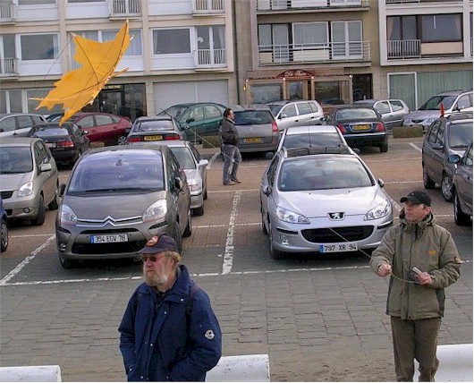 Christophe flying the Leaf by Etienne